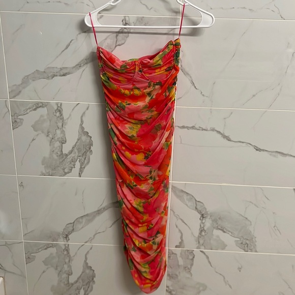 Zara Dresses & Skirts - ZARA MIDI FITTED DRESS